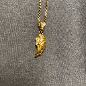 gold necklace with diamonds